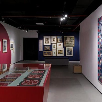 Museu com arte antes banida prospera no deserto do Uzbequistão