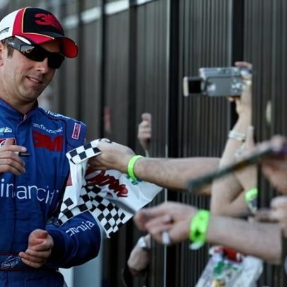 Polícia confirma que Greg Biffle e familiares estão entre as sete mortos em acidente de jato