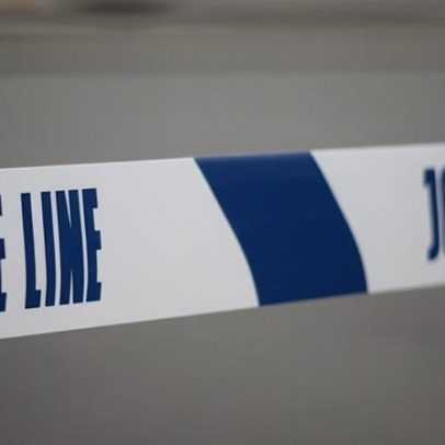 Homem no Reino Unido é acusado junto com cinco pessoas de crimes sexuais contra a esposa