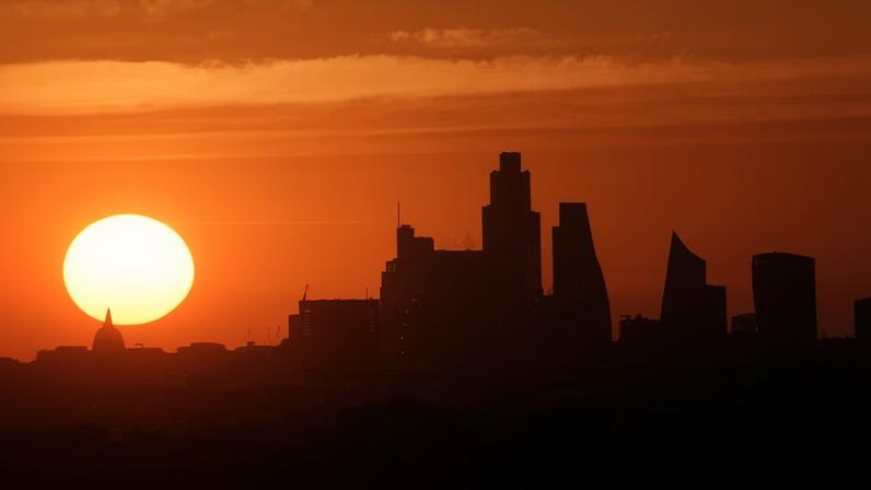 Economia britânica entra em 2026 com forte recuo do setor privado, diz CBI