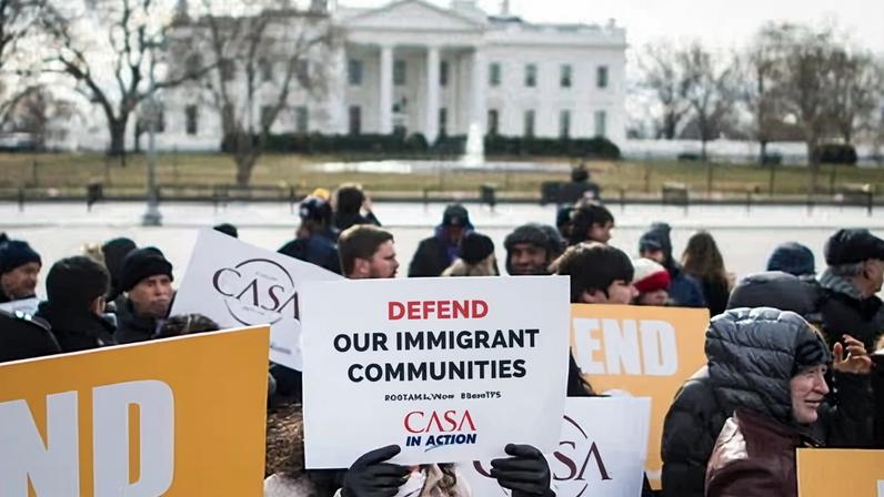 Protesters call for extension of temporary protected status for 195,000 Salvadorians in Washington DC in January 2018.