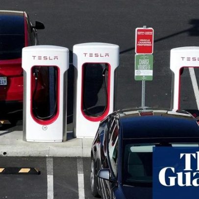 Regulador da Califórnia suspende temporariamente ordem para suspender Tesla