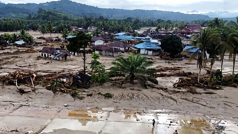 One million people have been evacuated from Indonesia’s Sumatra island, as the death toll continues to climb.