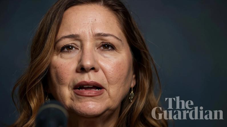 Deputada do Arizona diz ter recebido spray de pimenta em protesto contra o ICE