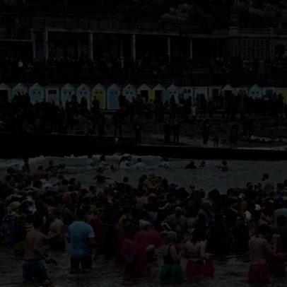 Nadadores no mar são avisados a evitar mergulhos de Ano Novo na costa britânica