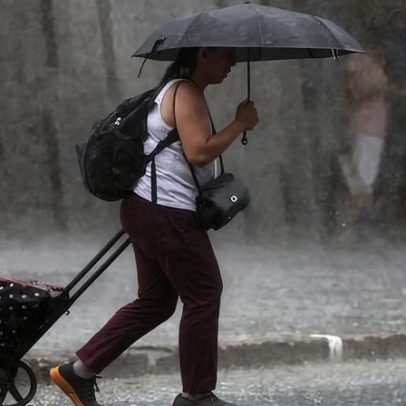 Queensland enfrenta dias de fortes chuvas com alertas de enchentes