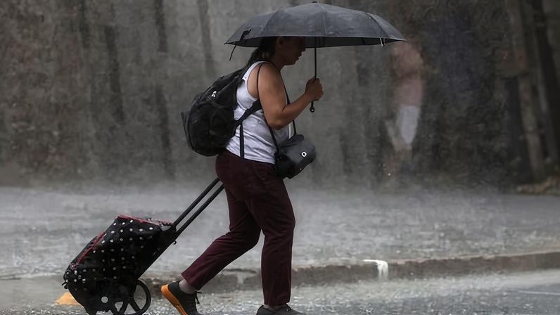 Queensland enfrenta dias de fortes chuvas com alertas de enchentes