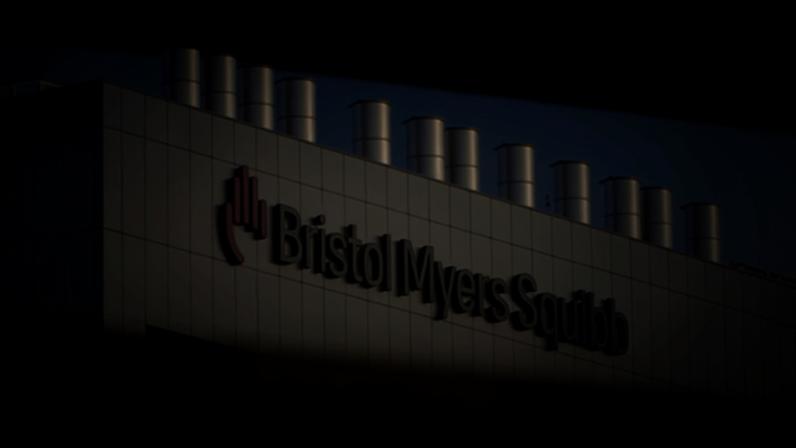 Trump faz acordo com fabricantes para reduzir custos de medicamentos do Medicaid