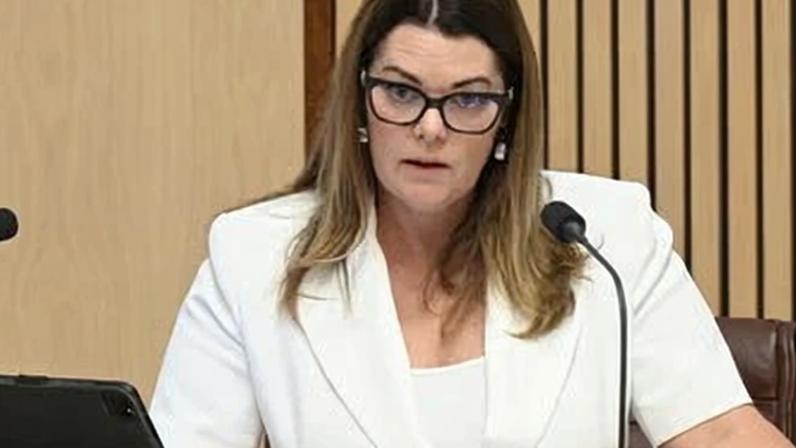 Chair of the inquiry Sarah Hanson-Young says she was ‘absolutely flabbergasted’ the communications minister hadn’t been told someone had died after failing to connect to triple zero.