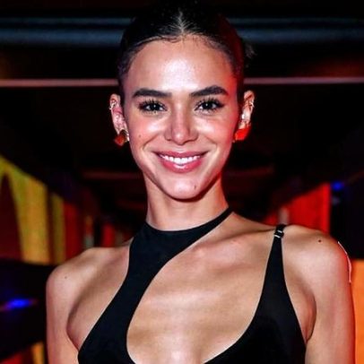 Conjunto de Bruna Marquezine com sutiã e legging é estiloso e confortável