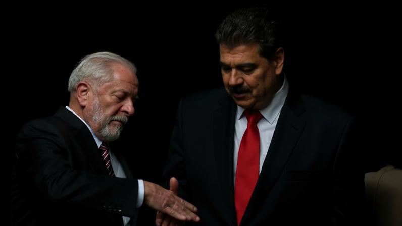 Lula e o ditador da Venezuela, Nicolás Maduro, em Brasília, em 2023 (Foto: Andre Borges/EFE)
