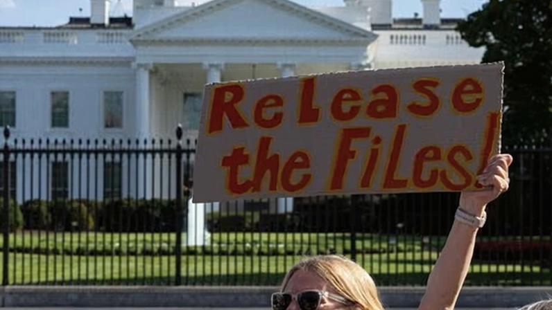 Trump afirma que arquivos de Epstein prejudicam pessoas que o conheceram