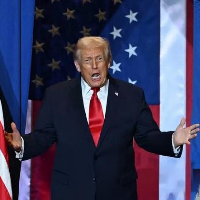 Trump envolvido em controvérsia sobre o Natal, segundo relatório