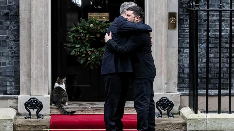 Keir Starmer lays out the red carpet for Volodymyr Zelenskyy at Downing Street yesterday.