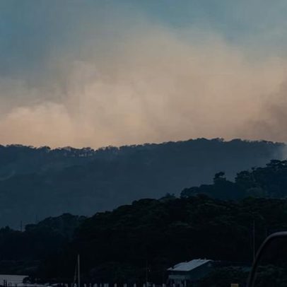 Auxílio emergencial para vítimas dos incêndios em NSW após destruição de 16 casas