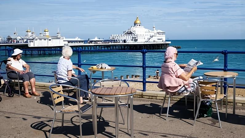 Jovens serão mais afetados pelo envelhecimento da população no Reino Unido, dizem Lords