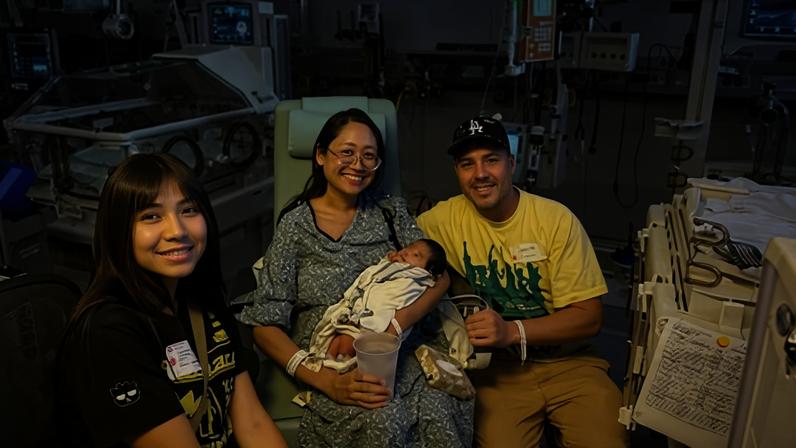 Mulher na Califórnia dá à luz bebê saudável após rara gravidez ectópica