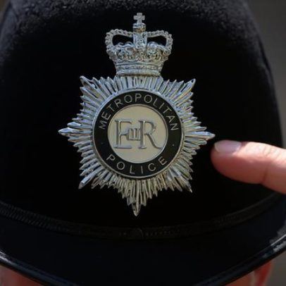Polícia de Londres enfrenta investigação por falhas na checagem de 300 recrutas