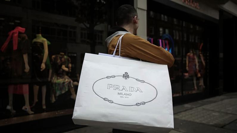 De Prada a Richemont: cinco marcas de luxo para investir em 2026, segundo o JPMorgan | O banco observa que mudanças recentes no mercado premium abrem uma janela de oportunidade