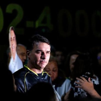 Flávio Bolsonaro afirma que não há decisão tomada sobre Ciro Gomes