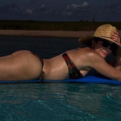 Ivete Sangalo é fotografada na praia após anunciar separação de Daniel Cady