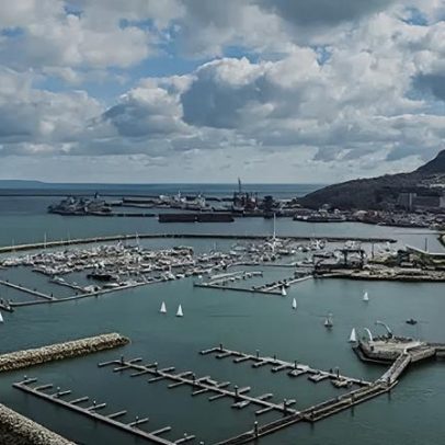 Descarga de esgoto no porto após falha de rebocador