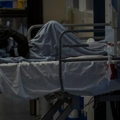 A&Es em apuros com atendimento em corredores, dizem médicos britânicos