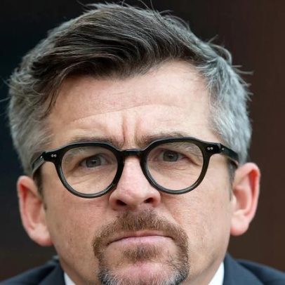 Joey Barton recebe pena de prisão suspensa por posts ofensivos