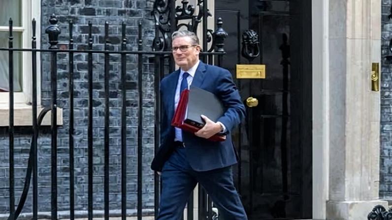 Editores criticam plano de Starmer de reduzir escrutínio sobre o No 10