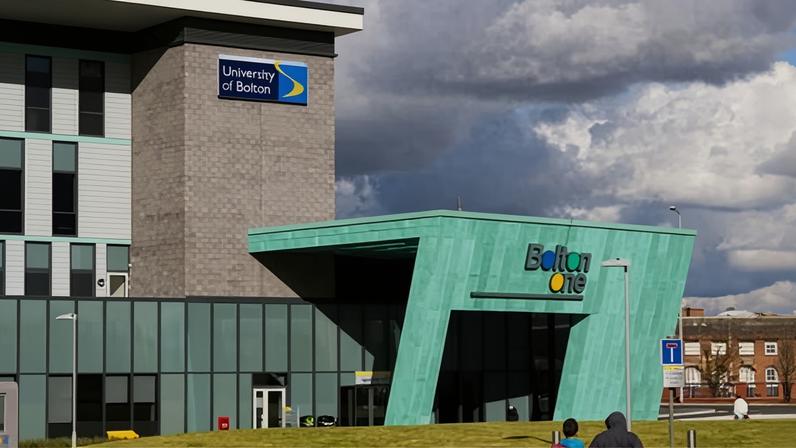 Deputado afirma falha do regulador na University of Greater Manchester