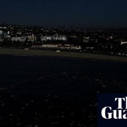 Bondi: tributo de surfistas às vítimas de tiroteio