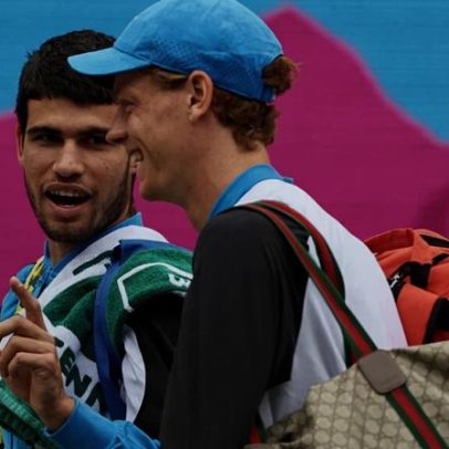 Alcaraz e Sinner lideram exibições na preparação para o Australian Open
