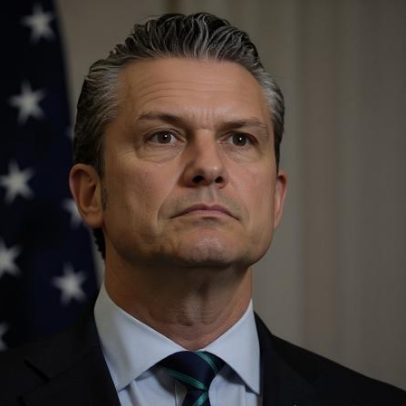 Hegseth defende recusa de ordens ilegais de Trump em entrevista de 2016