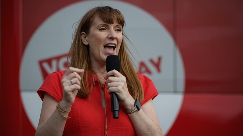 Angela Rayner lança memórias em meio à especulação sobre liderança do Labour
