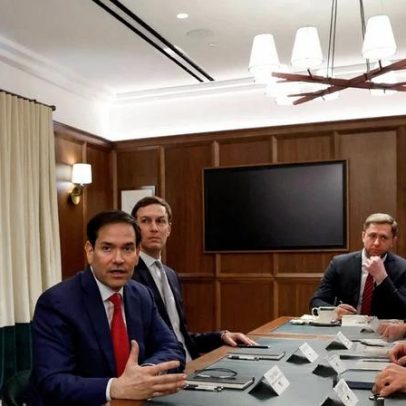 Assessorias de Trump e autoridades ucranianas discutem dia sobre plano de paz