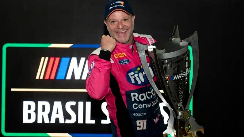 Rubinho Barrichello foi o campeão da temporada 2025 na Nascar Brasil. (Foto: Divulgação / Nascar Brasil)