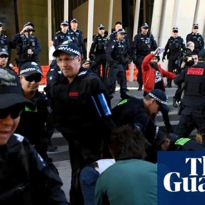 Protestos climáticos vencem ação contra polícia de Victoria por spray-pimenta