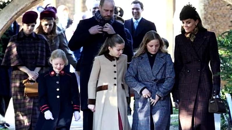 Princesas Eugenie e Beatrice participam do serviço de Natal da família real