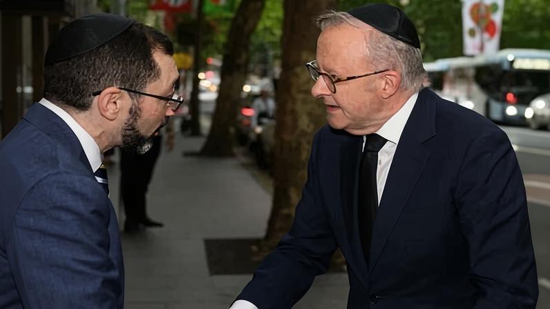 Albanese visita sinagoga de Sydney para homenagear vítimas do ataque de Bondi
