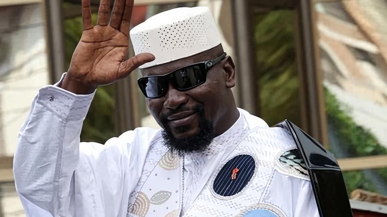 Oposição protesta enquanto líder da junta guineense é favorito à presidência