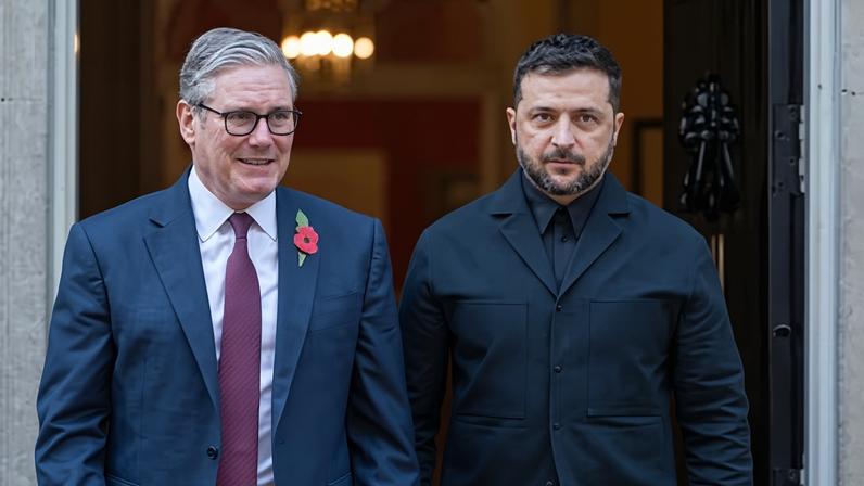 Keir Starmer and Volodymyr Zelenskyy in London in October. They will be joined by France’s Emmanuel Macron and Germany’s Friedrich Merz on Monday for talks in the UK capital
