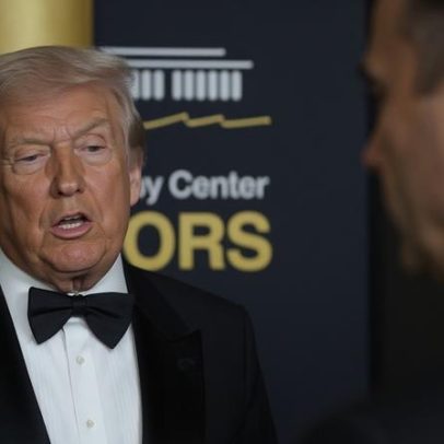 Trump ganha destaque enquanto Kennedy Center Honors homenageia artistas