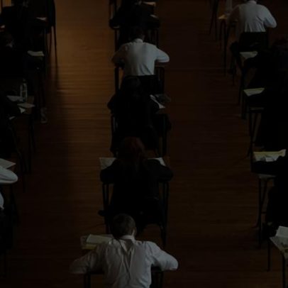 GCSEs e A-levels na Inglaterra poderão ser feitos em laptops até 2030, diz Ofqual