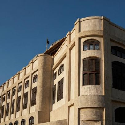 Cena artística saudita questiona uso generalizado de consultorias na cultura
