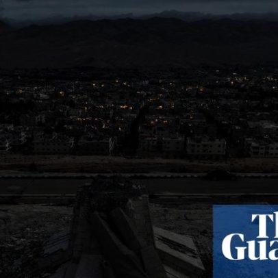 Um ano após queda de Assad, Síria permanece dividida e em ciclo de violência