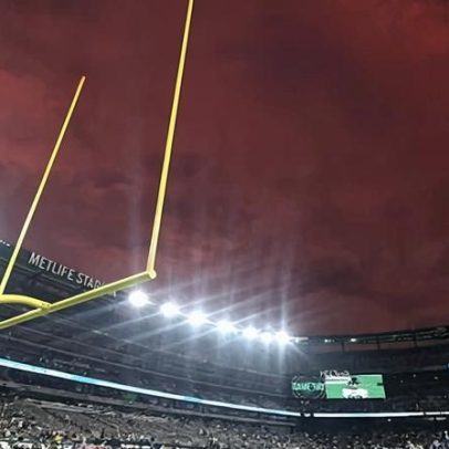 Jets reintegram torcedor em concurso de field goal de US$100 mil após protesto
