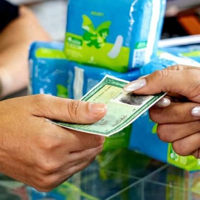 Beneficiárias recebem mensagens sobre retirada de absorventes no SUS