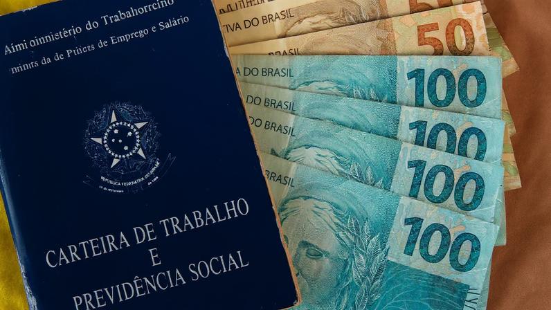 Segunda parcela do 13º salário tem prazo e multa por atraso