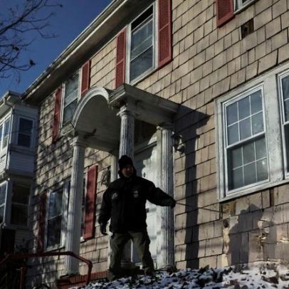 Polícia divulga vídeo na busca pelo suspeito do tiroteio em Brown University