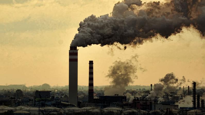 Emissões recordes de combustíveis fósseis em 2025, aponta relatório